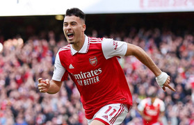 Đại thắng 5-0, Arsenal truất ngôi đầu của Man City