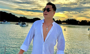 Sao Việt 31/10: Lý Hùng phong độ như nam thần ở tuổi 53