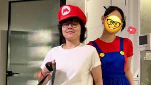 Tiên Tiên chia sẻ hình ảnh nắm tay bạn gái nhưng nhất quyết giấu kín mặt