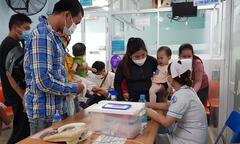 TP.HCM: Nhân viên y tế nghỉ việc tăng vọt lên gần 1.300 người