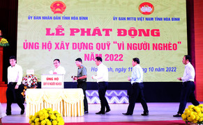 EVN và các đơn vị tham gia ủng hộ Quỹ 'Vì người nghèo' tỉnh Hòa Bình năm 2022