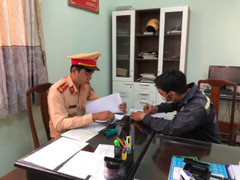 Bình Dương: Cản đường xe cứu thương, tài xế xe máy bị phạt 1,5 triệu đồng