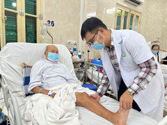  20 phút phẫu thuật kết hợp xương ít xâm lấn cho cụ ông 100 tuổi