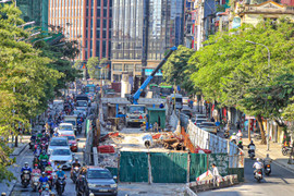 Dự án cầu vượt chữ C ở Hà Nội chậm tiến độ, dân khổ sở vì ùn tắc liên miên 