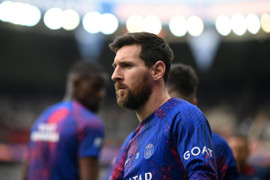 Messi từ chối nghe cuộc gọi từ Barcelona