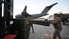 Italia tạm 'đóng băng' nguồn cung cấp vũ khí cho Ukraine