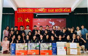 Học sinh Hà Nội làm nến handmade bán, ủng hộ 45 triệu đồng cho trẻ mồ côi