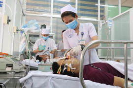 Lời giải cho bài toán thiếu điều dưỡng viên: Đãi ngộ và đào tạo