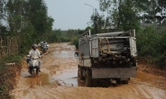 Cận cảnh đường nát như tương, chi chít 'ổ voi, ổ gà' ở Quảng Nam