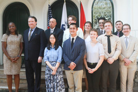 Đại sứ Mỹ chào mừng tình nguyện viên Chương trình Hòa bình tới Việt Nam