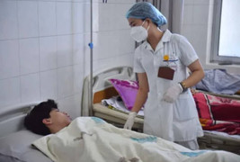 Nhiều phòng bệnh kín giường vì bệnh nhân sốt xuất huyết