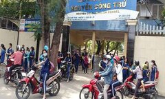 Hiệu trưởng, hiệu phó ở TP.HCM bị nhắc nhở vì học sinh được nâng điểm