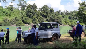 Xe chở khách của khu du lịch lao xuống sông, 1 người mất tích