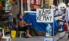 Hà Nội quyết dẹp 'cây xăng di động' bán vỉa hè