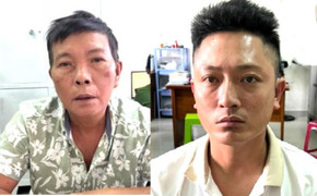 Hai gã đàn ông mời nữ du khách nước ngoài đi xe ôm rồi trộm tiền