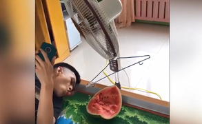 Dụng cụ ăn dưa dấu dành cho người lười