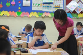 Lương quá thấp, giáo viên bỏ nghề đi buôn, làm công nhân khu công nghiệp