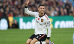 Man Utd đại bại trước Aston Villa