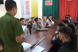 Khởi tố 10 thanh niên ở TP Huế cưỡi xe máy, mang dao đi chém người