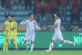 Đánh bại CLB Nam Định, CLB Hải Phòng giành ngôi đầu bảng từ tay Hà Nội FC