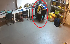 Tóm tên trộm 21 tuổi giả shipper, bẻ khoá lấy cắp 36 chiếc iPhone ở TP.HCM