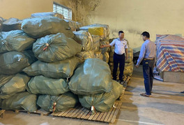 8.000 đôi giày nghi giả mạo nhãn hiệu Nike, Adidas bán buôn qua Facebook