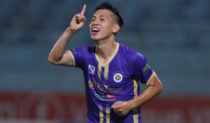 Hùng Dũng lên bàn mổ, Hà Nội FC tổn thất nặng