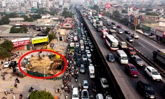 Dựng lô cốt chiếm lòng đường mặc thảm cảnh ùn tắc: Yếu kém quản lý quy hoạch