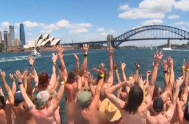 Du thuyền khỏa thân ở Australia bị phản đối dữ dội