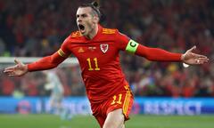 Cầu thủ Mỹ dọa đá rắn với Gareth Bale