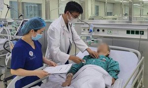 Cứu sống cụ ông 100 tuổi đột quỵ não