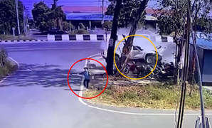 Đứng chờ xe buýt, người phụ nữ Thái Lan thoát nạn trong gang tấc