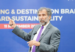 'Cha đẻ' bảng xếp hạng các quốc gia lần đầu chia sẻ cùng sinh viên Việt Nam