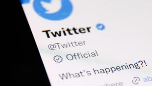 Twitter 'quay xe', ngừng bán tick xanh