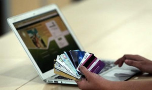 Khởi tố 9 bị can đánh bạc và tàng trữ, mua bán tài khoản ngân hàng