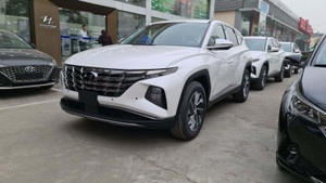 Ngân hàng siết vay mua ô tô, khách ngậm ngùi bỏ cọc