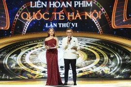 Diễn viên Lan Phương, hoa hậu Mai Phương xinh đẹp dự lễ bế mạc LHP quốc tế