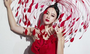 Angela Phương Trinh nổi bật khi tái xuất thảm đỏ