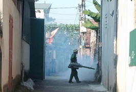 Địa phương tại Hà Nội phun hóa chất diện rộng phòng sốt xuất huyết