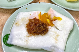 Săn tìm bánh cuốn trứng béo ngậy xứ Lạng, ăn bao nhiêu cũng không thấy đủ