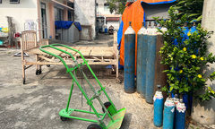 Bệnh viện ở TP.HCM chật hẹp, xuống cấp, dân vừa khám vừa lo