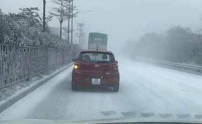 Sự thật con đường phủ tuyết trắng ở Hà Nội