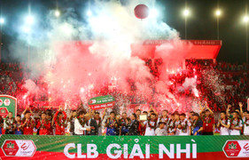 Khán giả đốt pháo sáng, CLB Hải Phòng bị phạt nặng