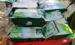 Bao tải chứa 20 gói nghi ma túy đá trôi dạt trên vùng biển Quảng Nam