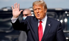 Ông Trump nộp hồ sơ tranh cử Tổng thống Mỹ 2024