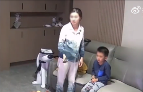 Cậu bé mê tivi không tắm rửa học hành, hình phạt của bố mẹ gây ý kiến trái chiều