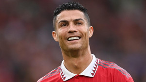 Báo Anh: Man Utd xem xét hủy hợp đồng, khởi kiện Ronaldo