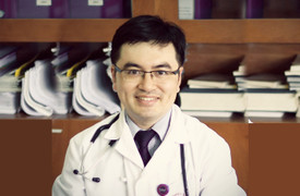 Người thầy sáng vào viện cấp cứu bệnh nhân, chiều đến giảng đường