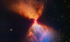 NASA công bố hình ảnh đám mây hình 'đồng hồ cát' quanh ngôi sao đang hình thành