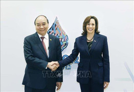 Chủ tịch nước Nguyễn Xuân Phúc gặp Phó Tổng thống Mỹ Kamala Harris